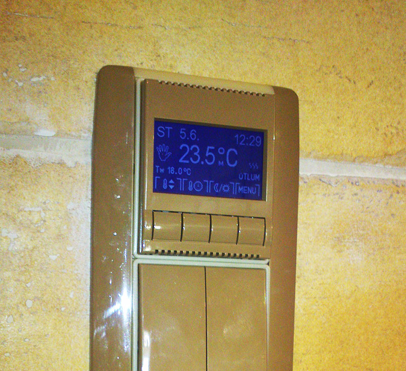 Programovatelný termostat pro podlahové topení